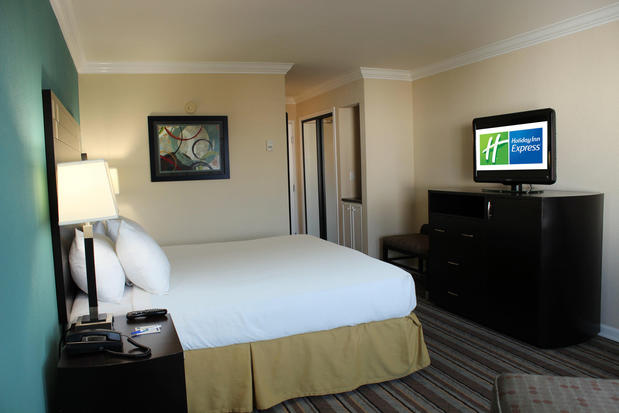 Images Holiday Inn Express Van Nuys, an IHG Hotel