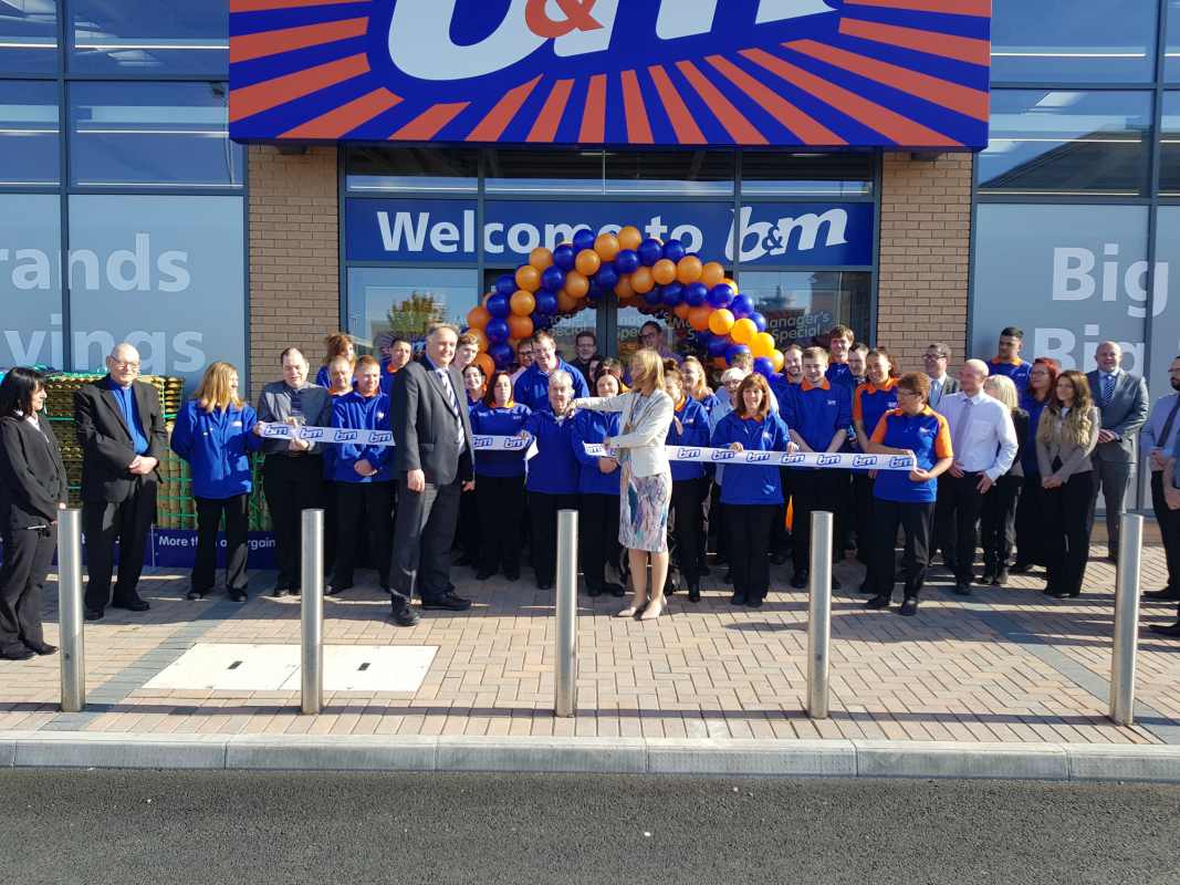 Mayor of Rugby, Councillor Sally Bragg, officially opening the B&M Newbold store