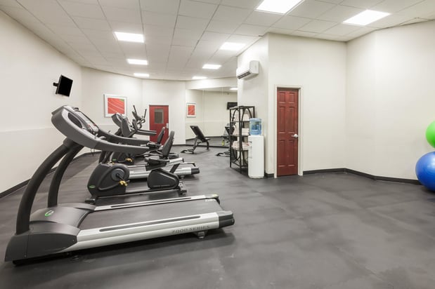 Images Holiday Inn & Suites Oklahoma City North by IHG
