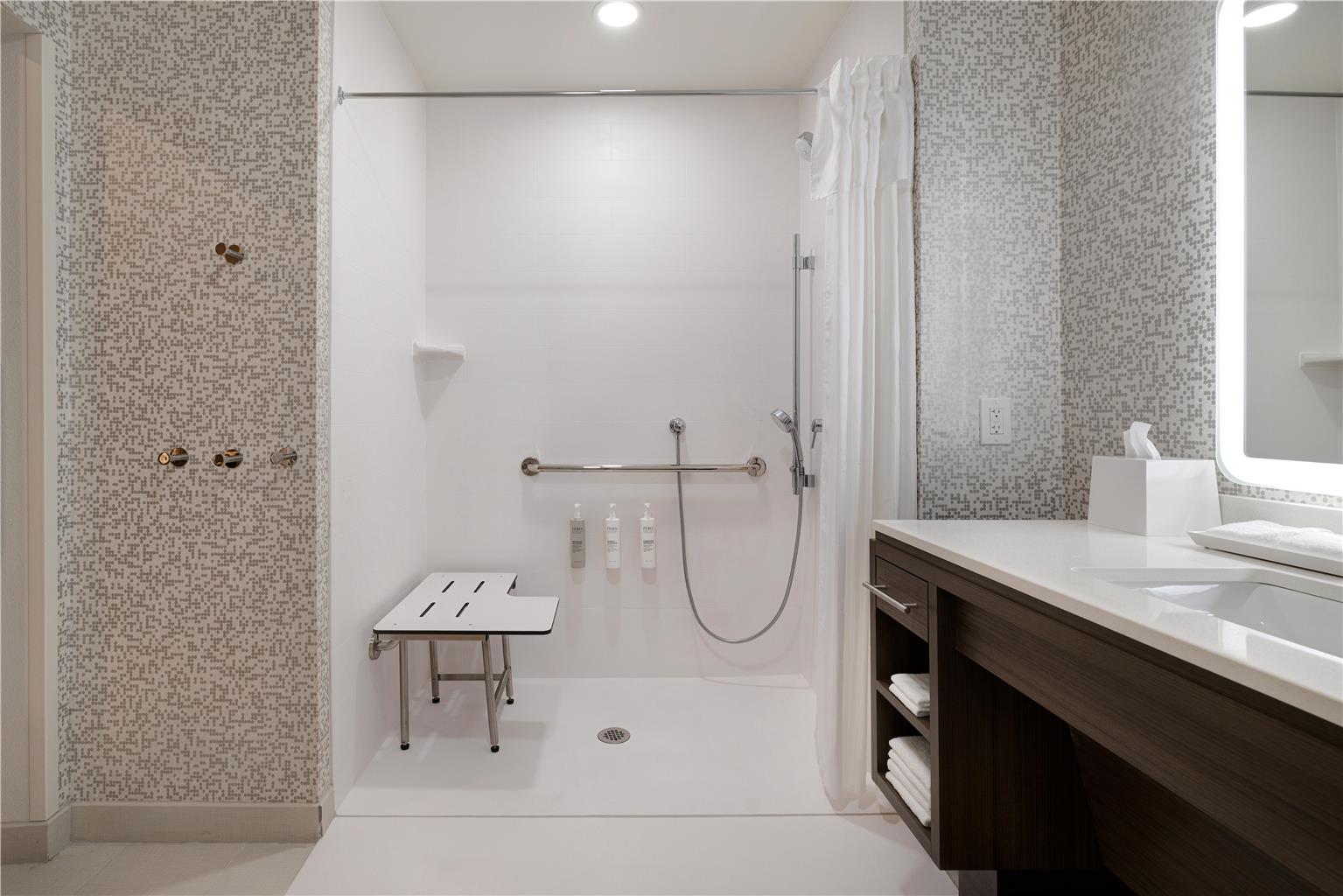 Guest room bath