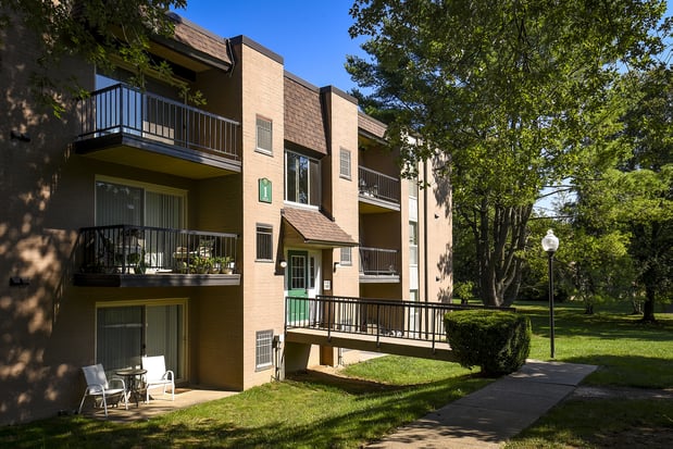 Images Summit Trace Apartments