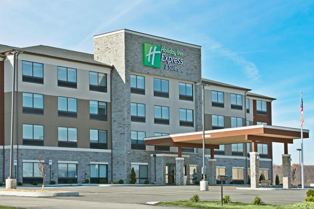 Images Holiday Inn Express & Suites Uniontown, an IHG Hotel