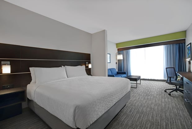 Images Holiday Inn Express & Suites Milwaukee - Brookfield by IHG