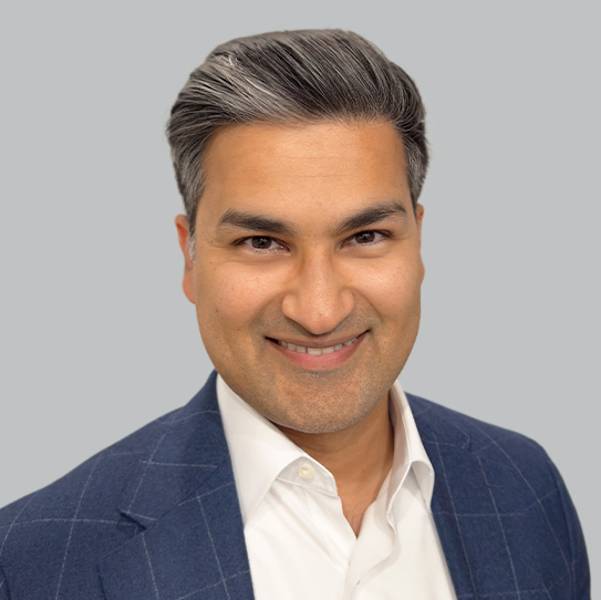 Headshot of Emad Hasan, a wealth advisor at Chase