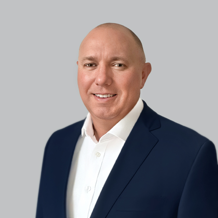 Headshot of Chris Chapman, a wealth advisor at Chase