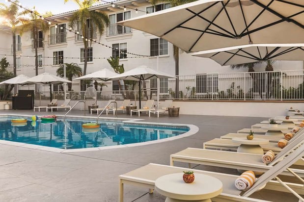 Images Hilton Garden Inn Carlsbad Beach