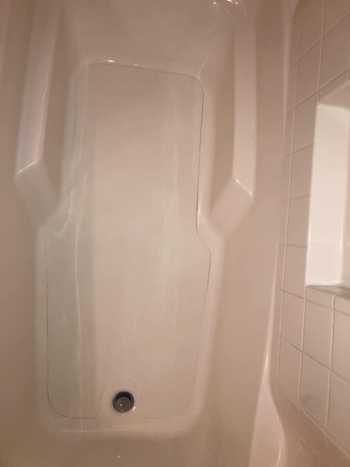 Fox Valley Bathtub Refinishing Image