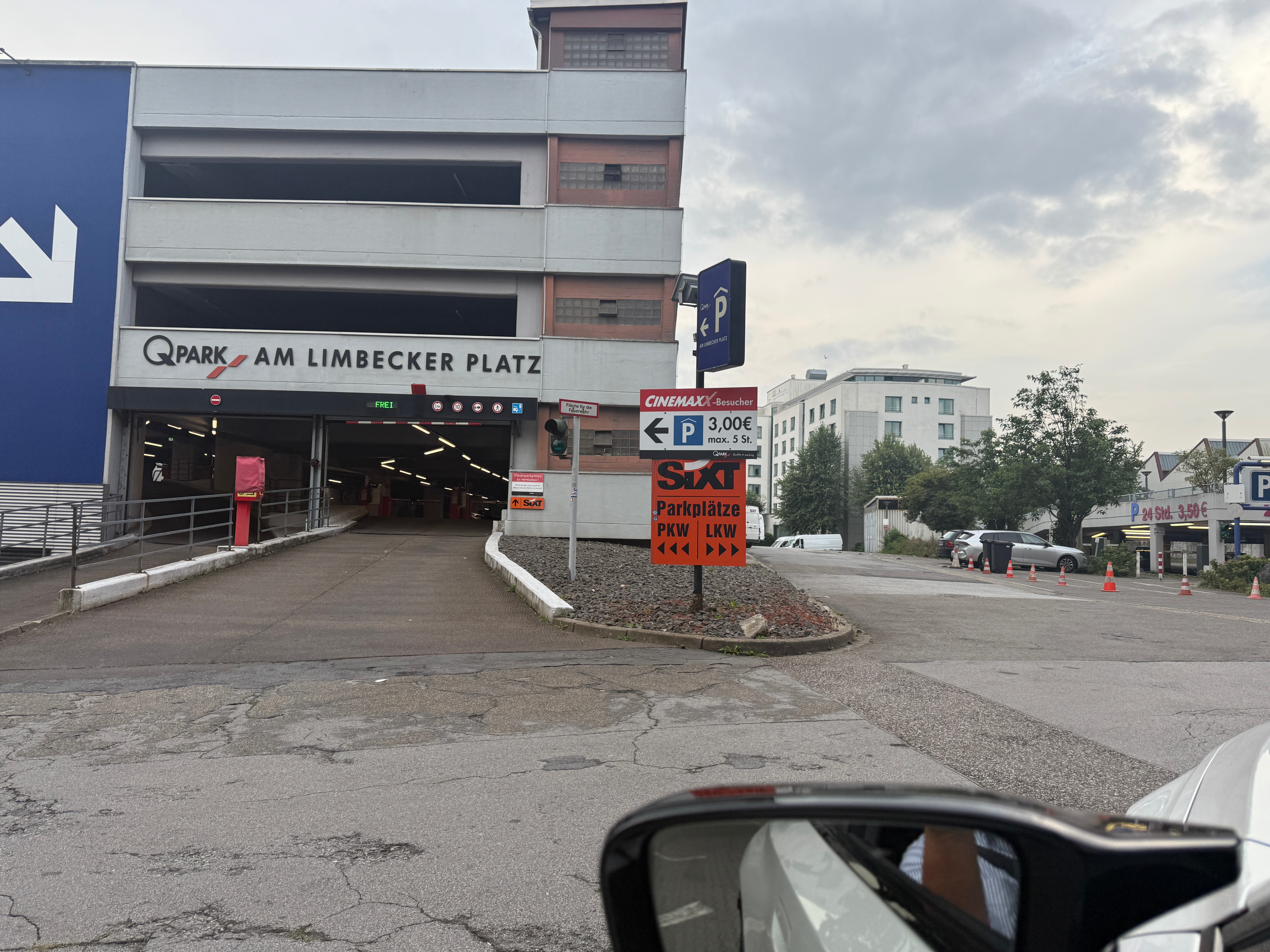 SIXT Auto- und Transportervermietung Essen Limbecker Platz, Ostfeldstr. 9 in Essen