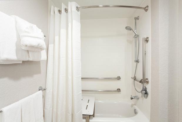 Images Holiday Inn Express & Suites Ft. Lauderdale Airport/Cruise by IHG