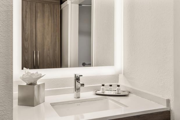Images Crowne Plaza Orlando - Lake Buena Vista by IHG