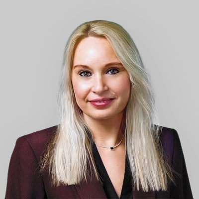 Headshot of Rebecca Baugh, a wealth advisor at Chase