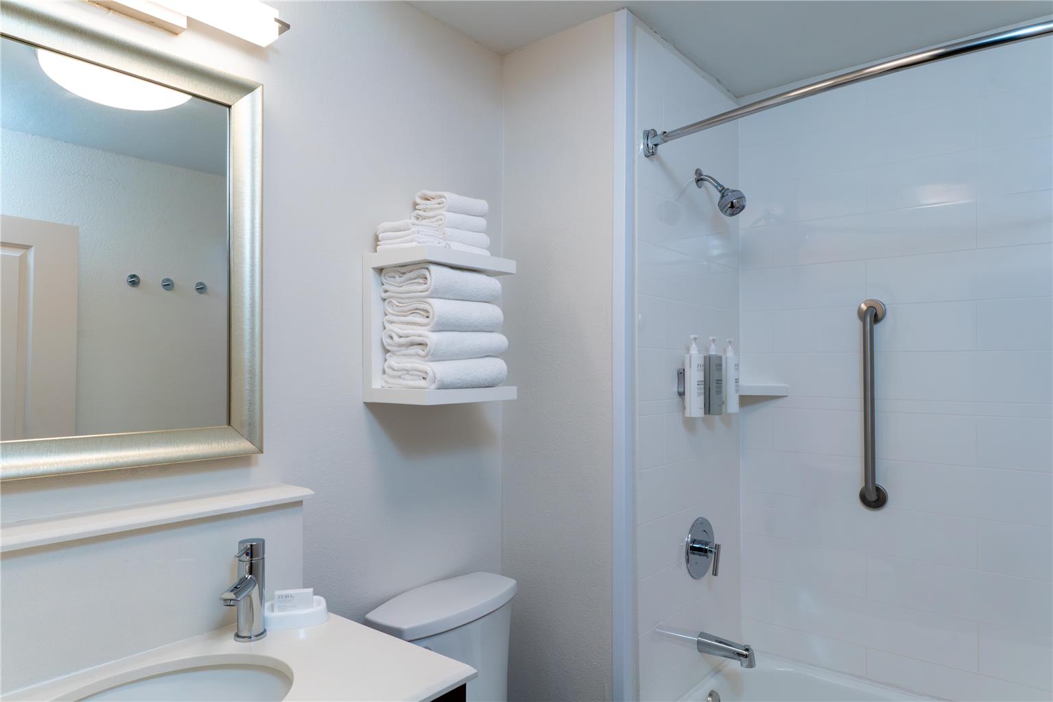 Guest room bath