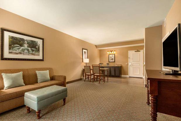 Images Embassy Suites by Hilton Savannah Historic District