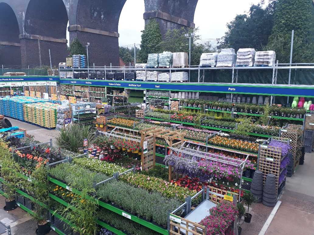 B&M's brand new store in Kidderminster (Spennells) boasts an extensive Garden Centre range; everything from fencing and aggregate, to planters and sheds.