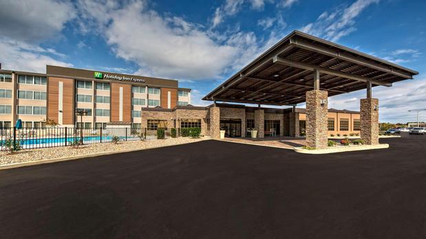 Images Holiday Inn Express Louisville Airport Expo Center by IHG