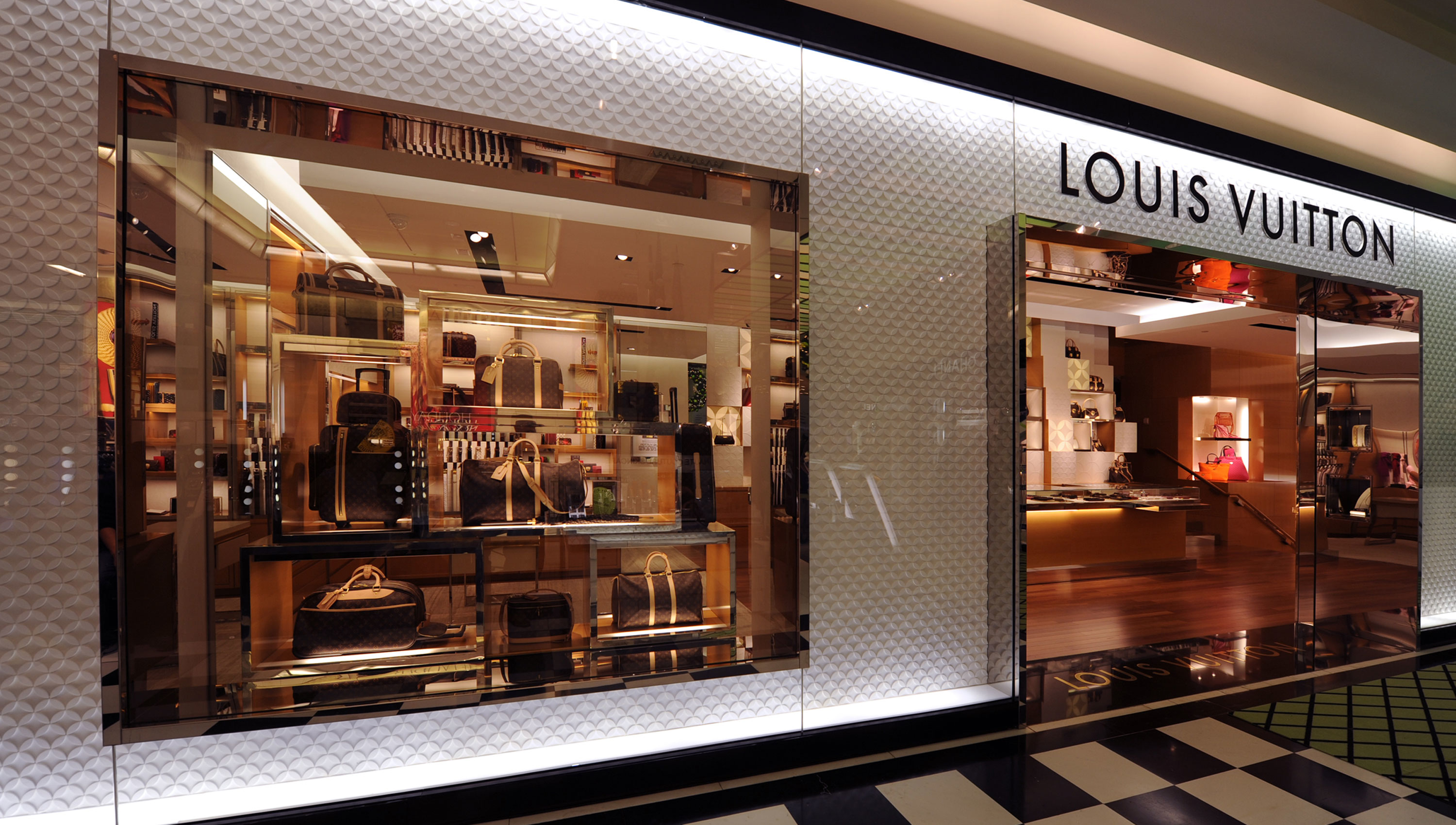 Louis Vuitton In Bloomingdales White Plains