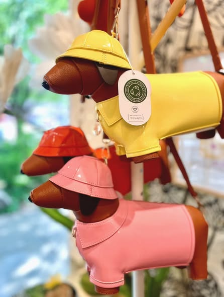 Our Rain Dog bags are back in stock, in new colors! And they brought a friend  Shop adorable dachshu 