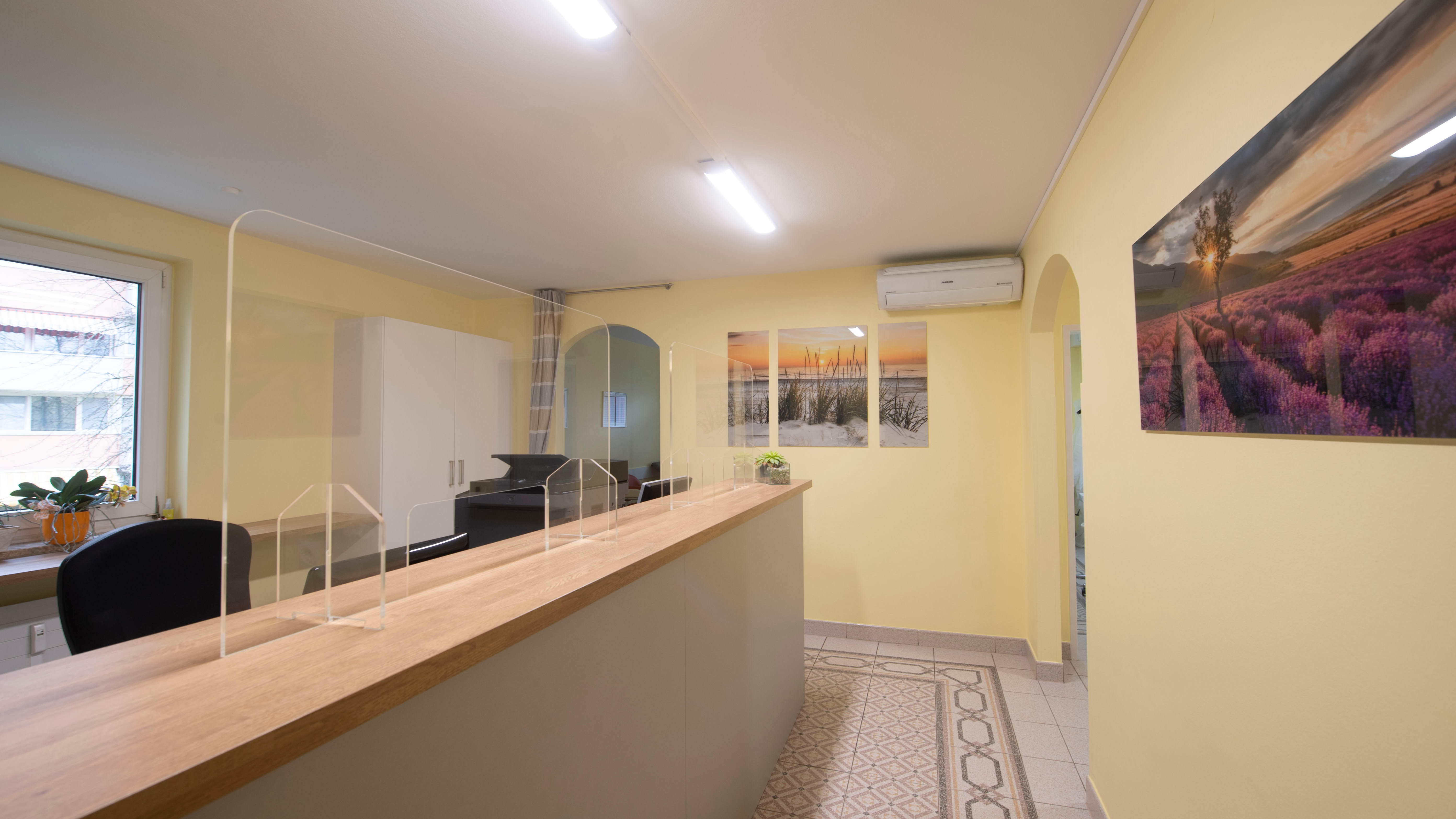 Dr. Peter Strasser, Siebenstädterstraße 22/1/Tür 8 in Salzburg