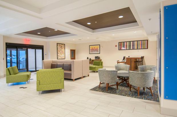 Images Holiday Inn Express & Suites Biloxi- Ocean Springs by IHG