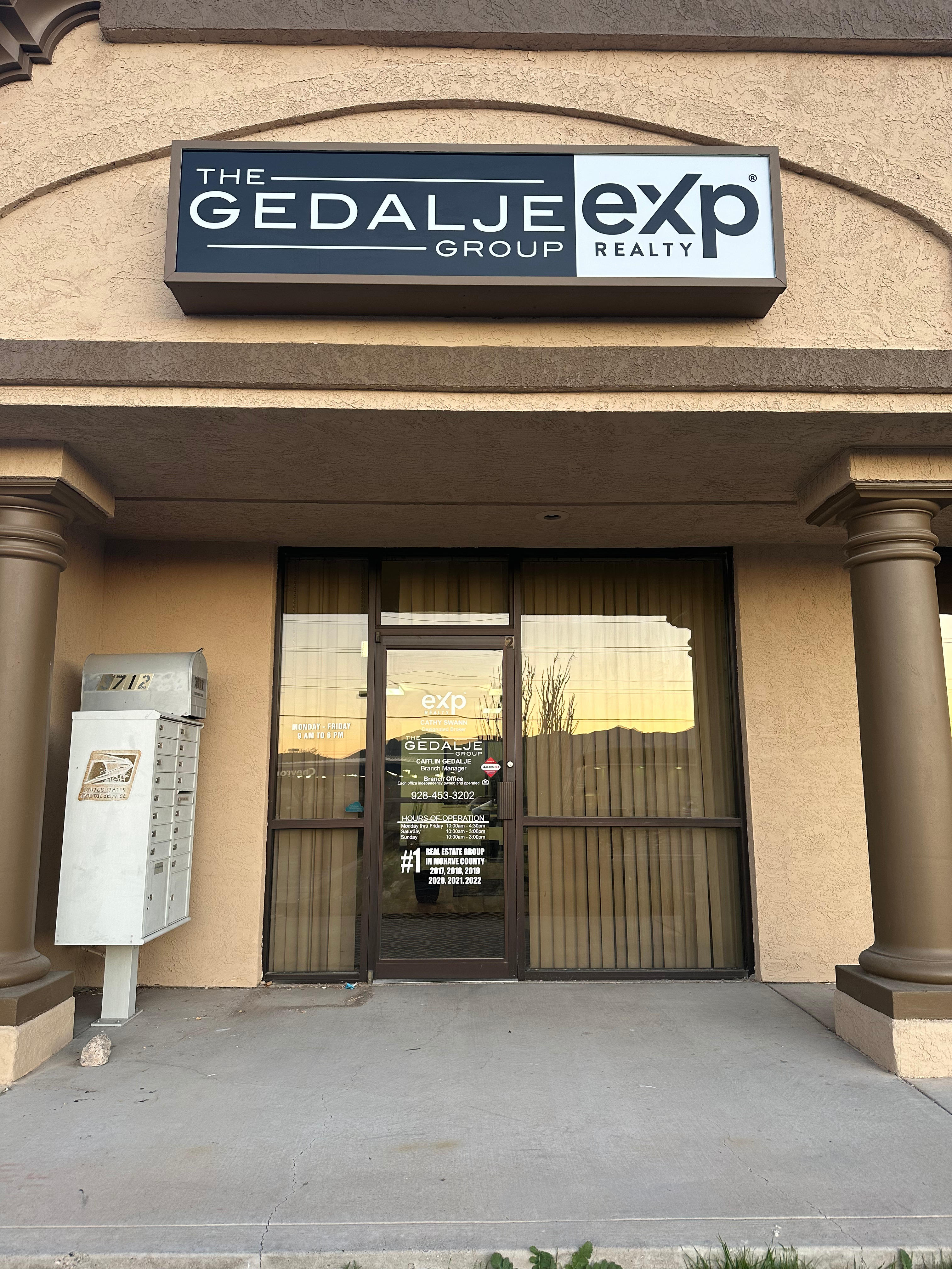 At The Gedalje Group, we understand that finding the best home builder for your new construction project is a make-or-break decision. As the leading real estate developer in Bullhead City, we have the resources, experience, and expertise to help you find the right home builder for your needs.