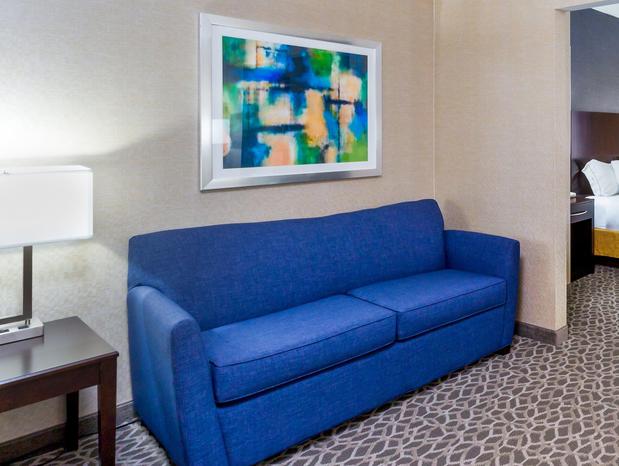 Images Holiday Inn Express & Suites Burlington - Mount Holly, an IHG Hotel