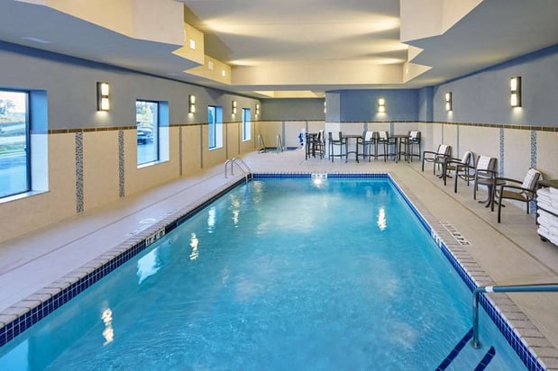 Images Hampton Inn & Suites Milwaukee/Franklin