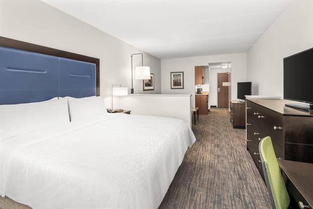 Images Holiday Inn Express & Suites Wilmington-Newark by IHG