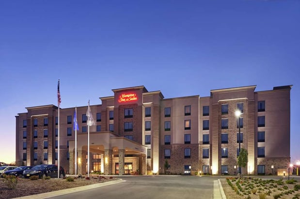 Images Hampton Inn & Suites Milwaukee/Franklin