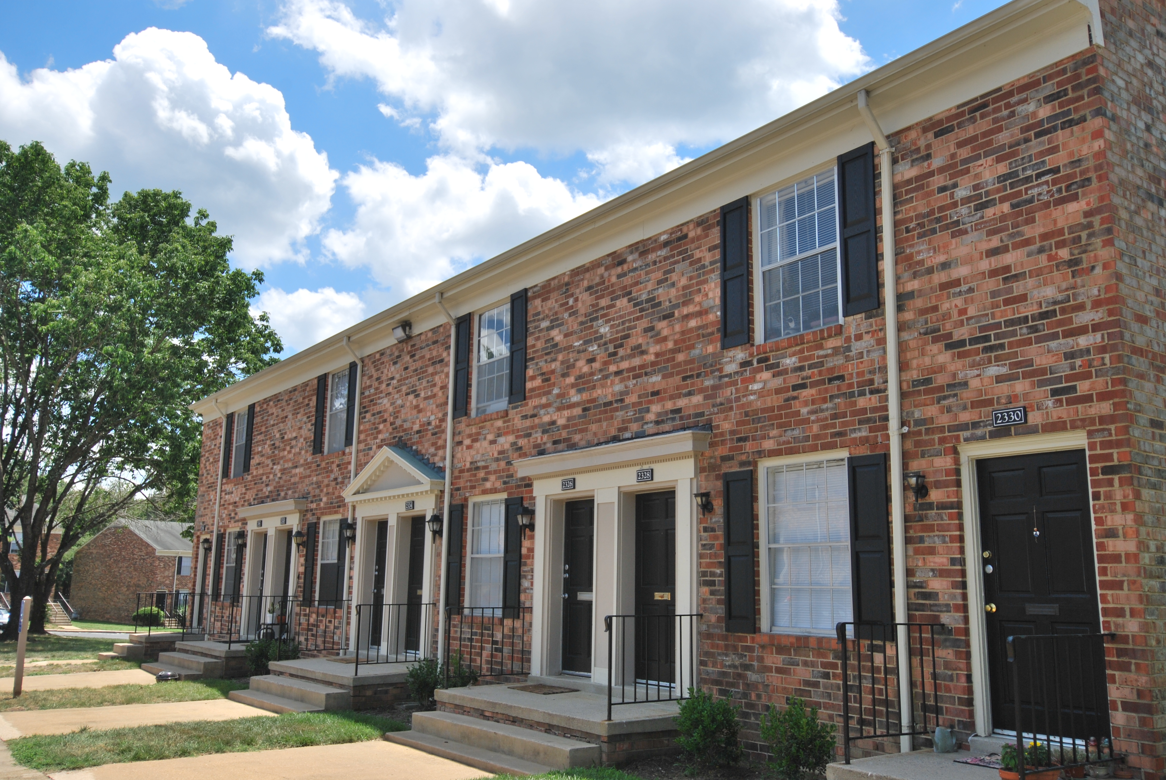 Foxchase/Brandywine Apartments Photo