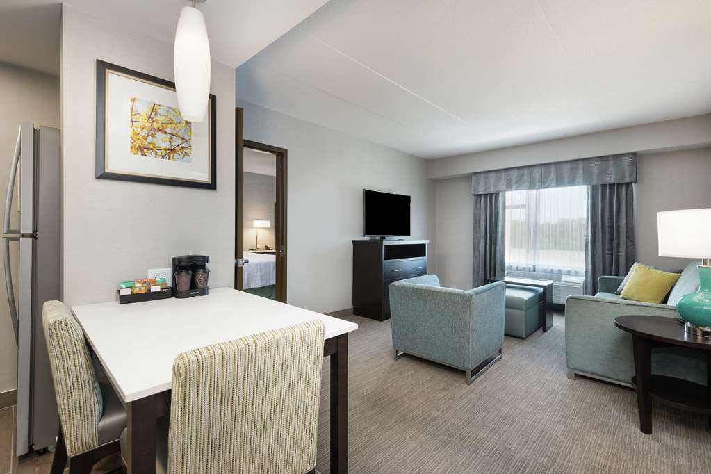 Guest room Homewood Suites by Hilton Ottawa Airport Ottawa (613)422-3678