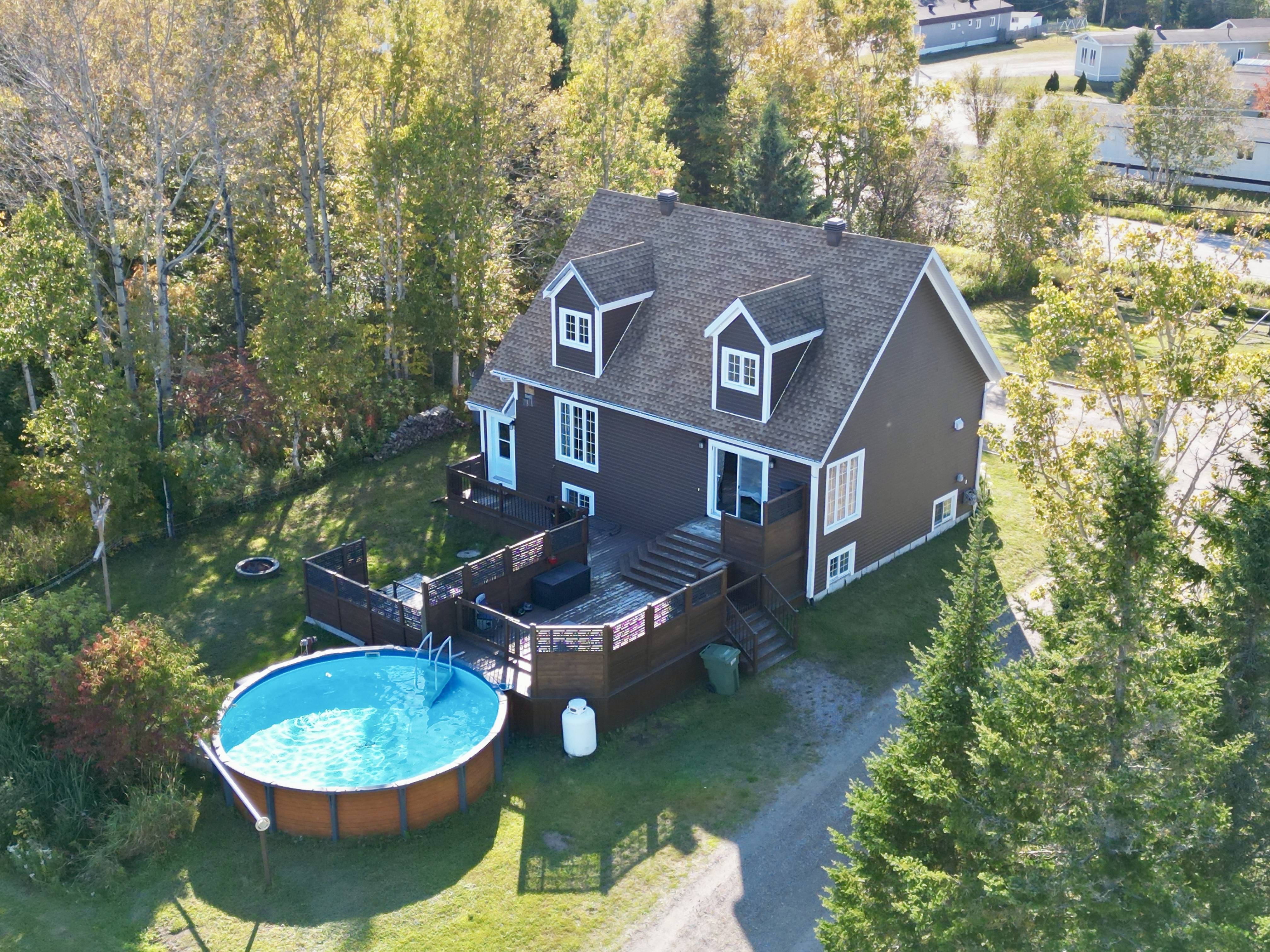 Images Manon Desmeules Immobilier Inc. Courtier immobilier résidentiel chez RE/MAX DISTINCTION