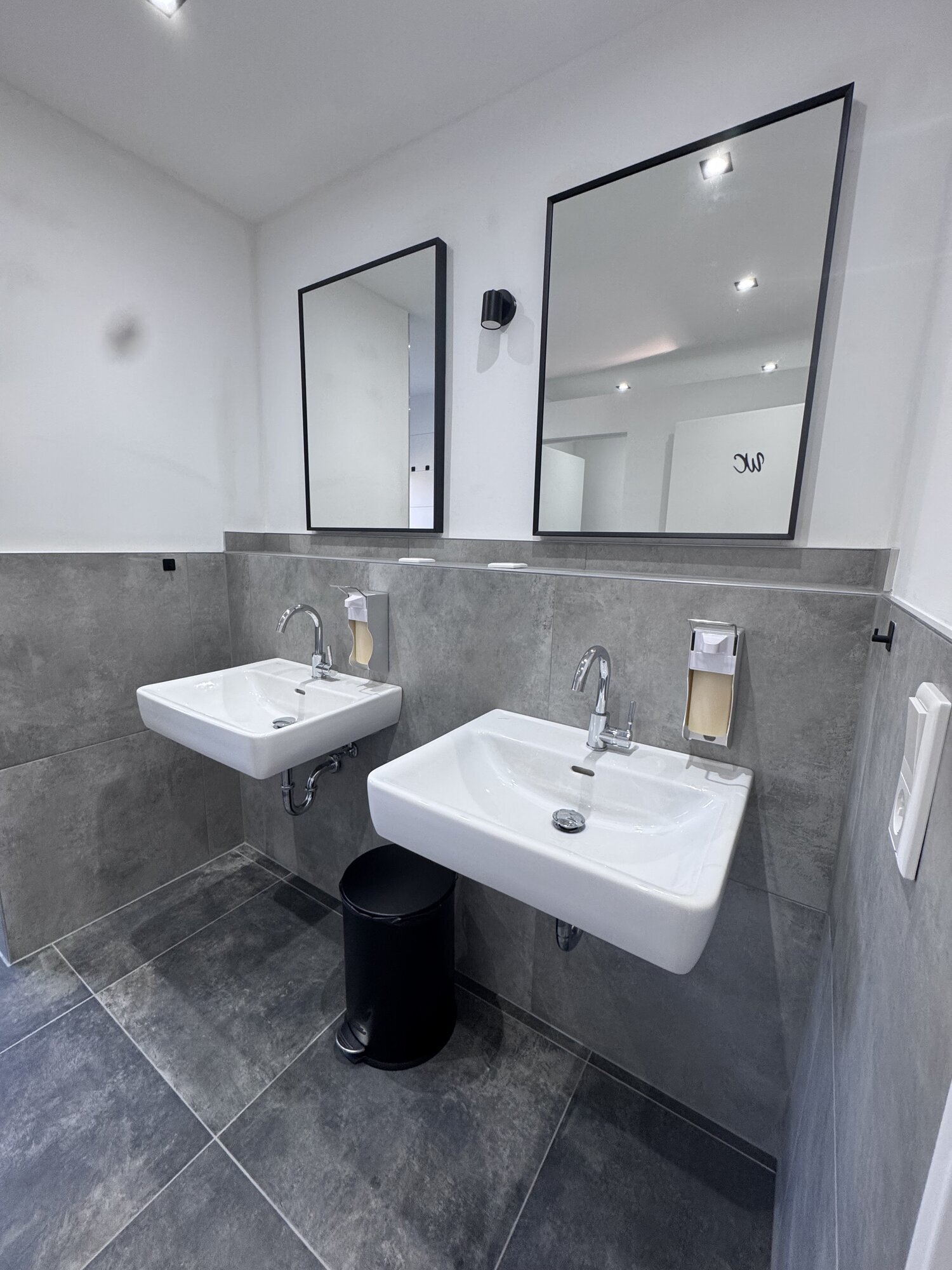 HK ROOMS UG (haftungsbeschränkt), Merkatorstraße 5 in Grevenbroich
