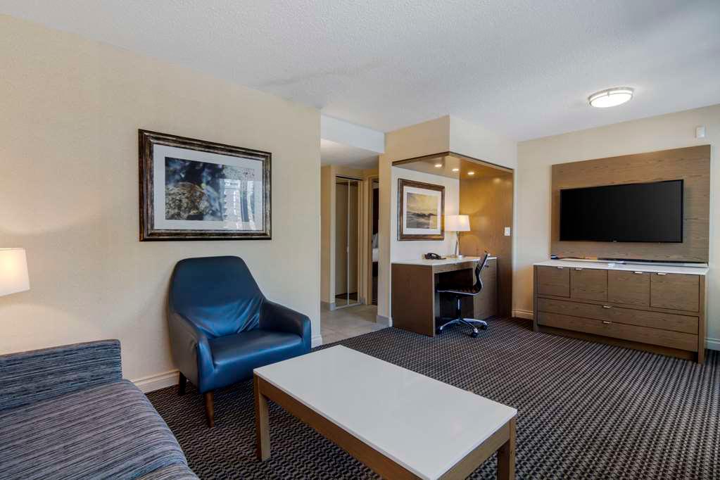 Best Western Premier Chateau Granville Hotel & Suites & Conf. Centre in Vancouver: CS