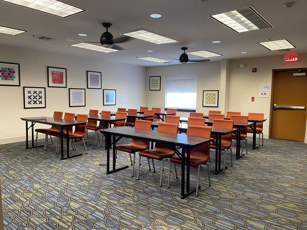 Images Holiday Inn Express & Suites Biloxi- Ocean Springs by IHG