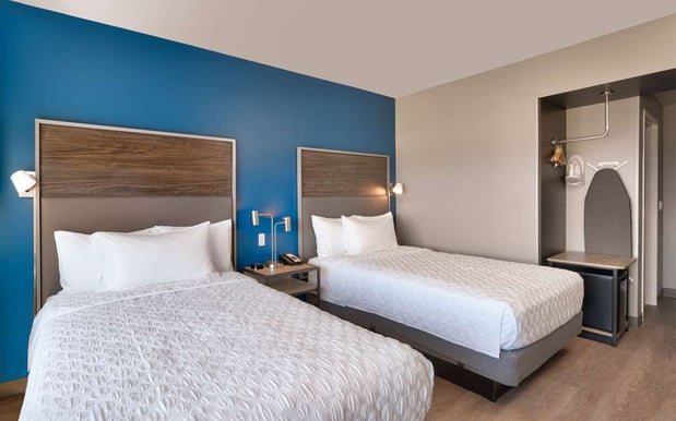 Images Tru by Hilton Clearfield Hill Air Force Base