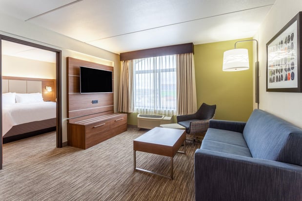Images Holiday Inn Express & Suites Cedar Falls - Waterloo by IHG
