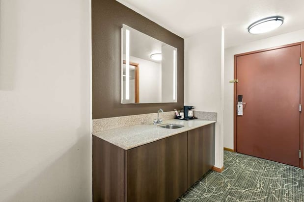 Images Best Western West Towne Suites