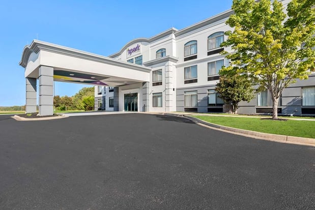 Images Spark by Hilton Tupelo