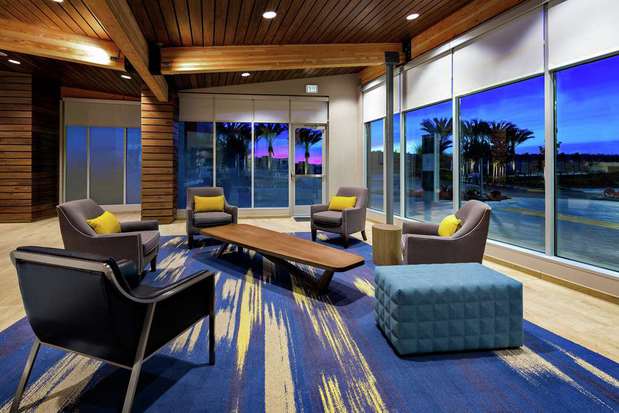 Images Hampton Inn & Suites San Diego Airport Liberty Station