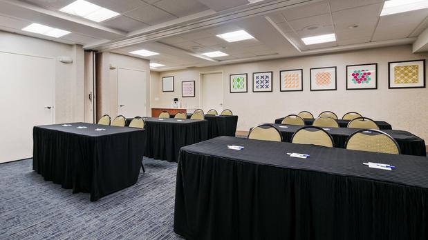 Images Holiday Inn Express & Suites Everett by IHG