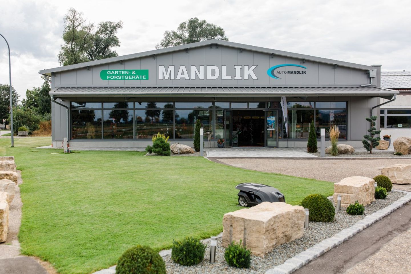 Auto Mandlik GmbH, Kiefenholz 15 b in Wörth/Donau