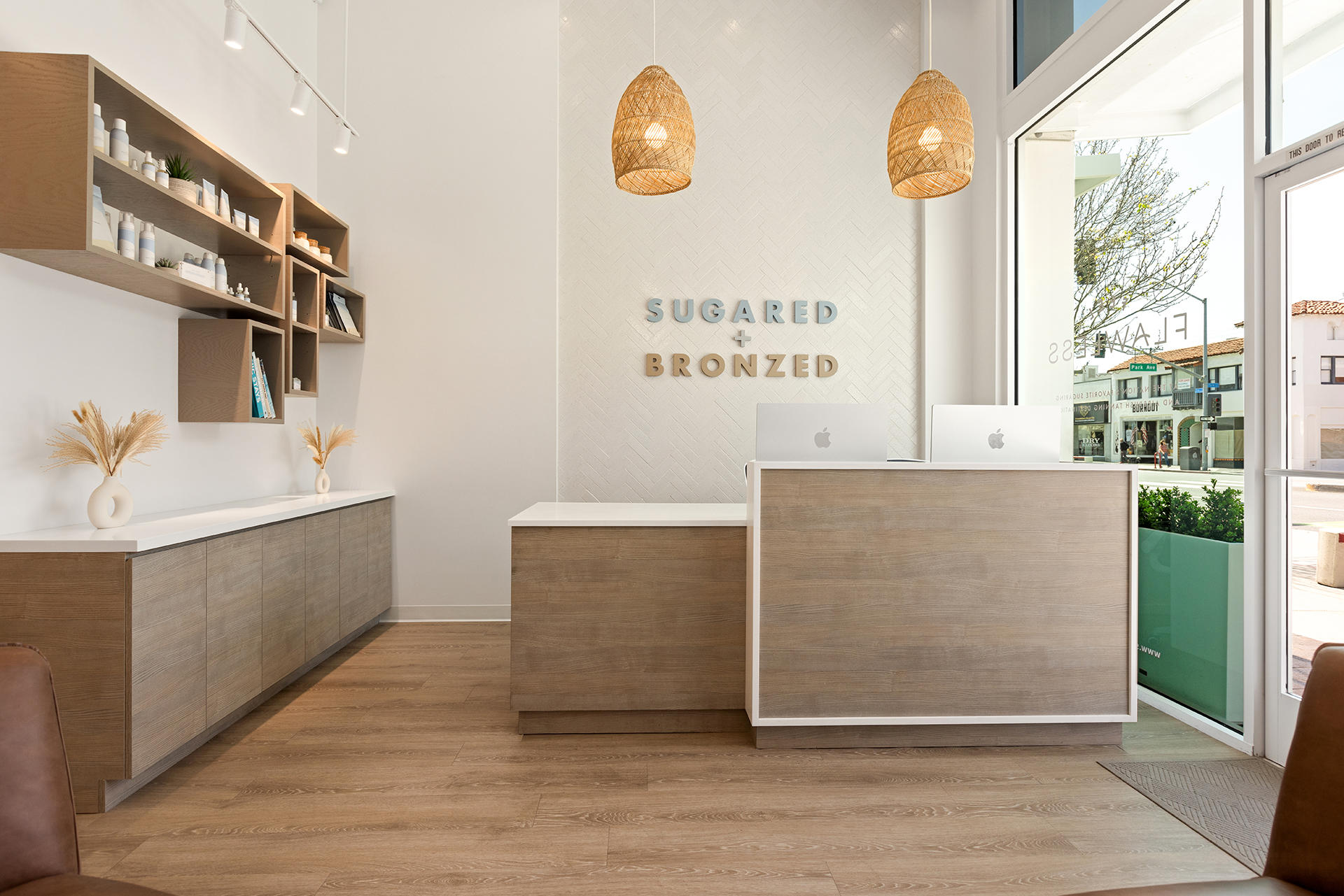 SUGARED + BRONZED reception desk