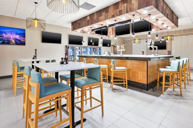 Images Holiday Inn & Suites Toledo Southwest - Perrysburg by IHG