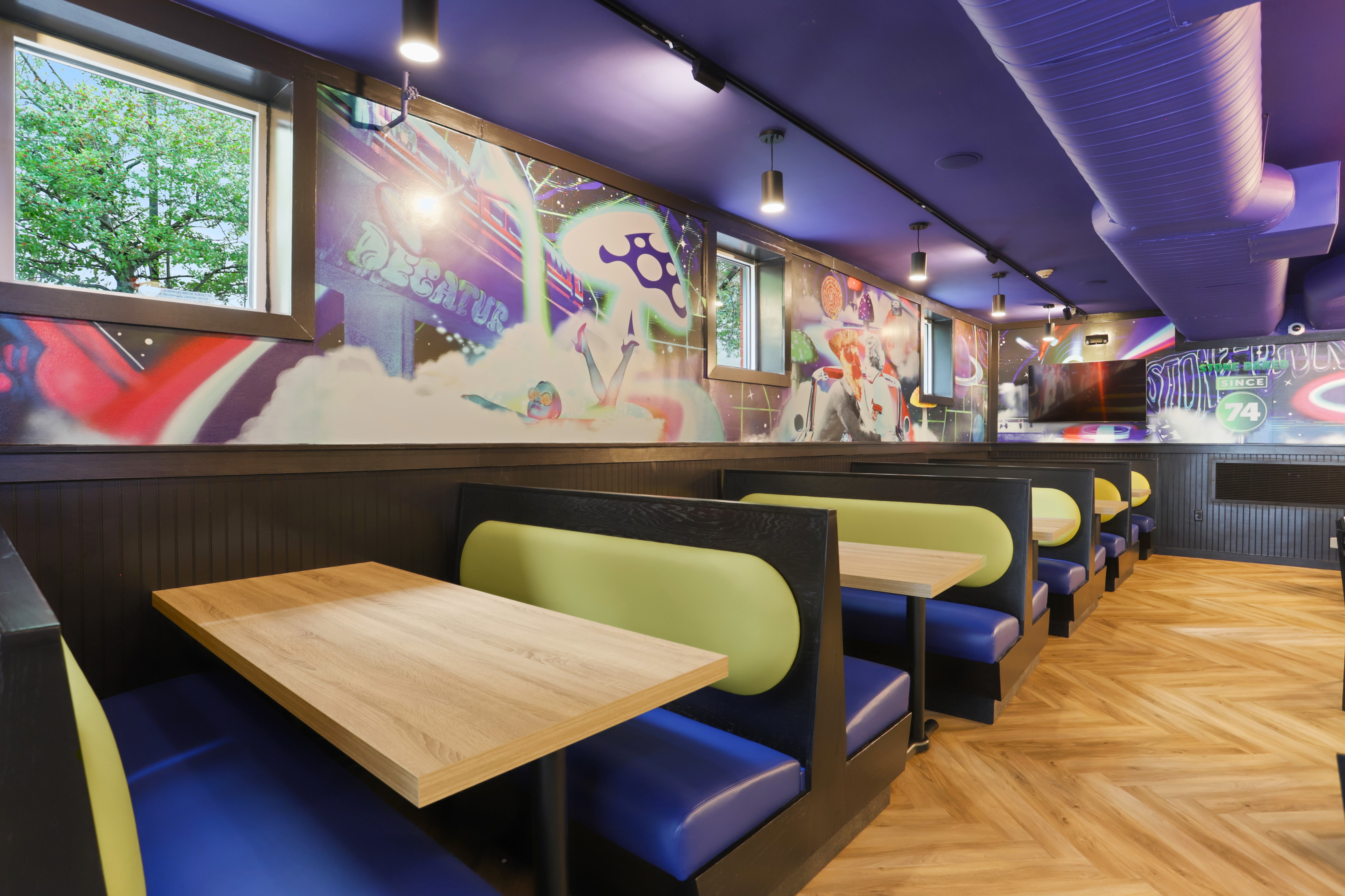 mellow mushroom decatur mural and booths