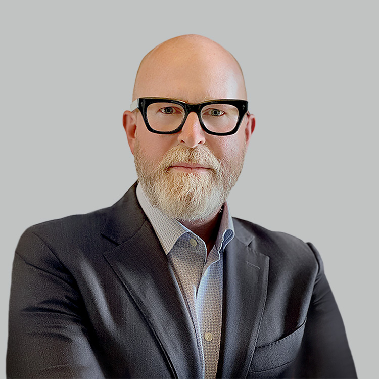 Headshot of Mark Smelser, a wealth advisor at Chase