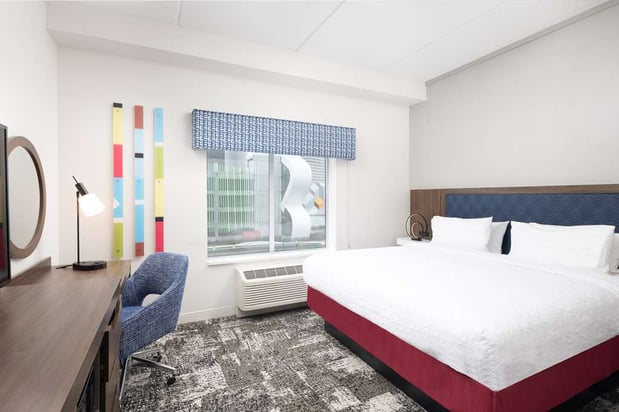 Images Hampton Inn & Suites Rochester Downtown