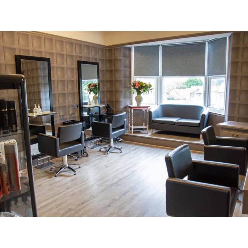 LOGO Vogue Hairdressing Gateshead 01914 876416