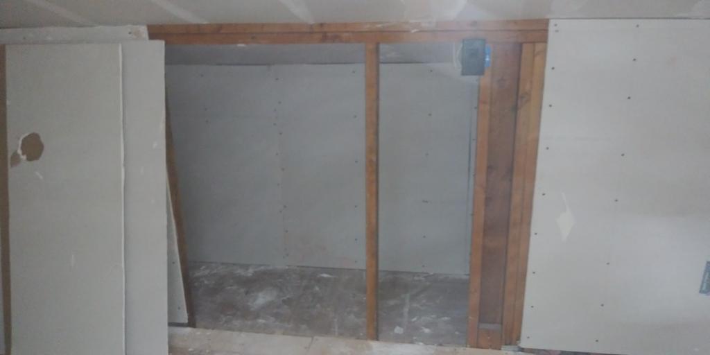 MENDOZA'S CONSTRUCTIONS- inside painting