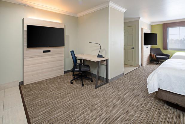 Images Holiday Inn Express & Suites Watsonville, an IHG Hotel