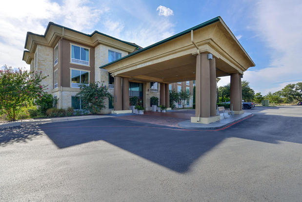 Images Holiday Inn Express & Suites Austin SW - Sunset Valley, an IHG Hotel
